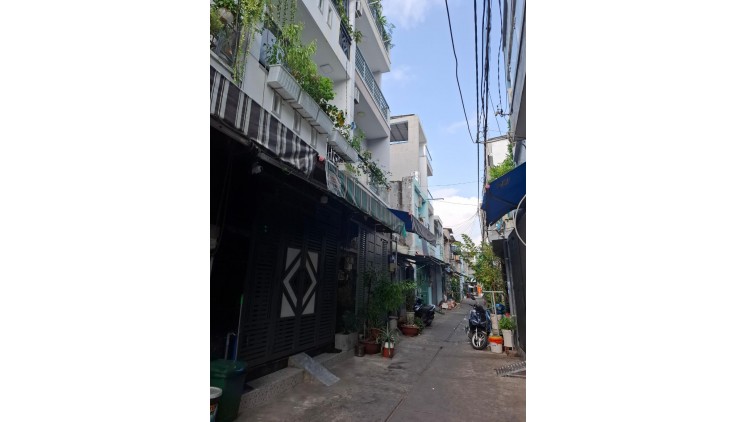 NHÀ ĐẸP KHU LÊ VĂN QUỚI, 32M2, 3 TẦNG, HẺM XE HƠI GIÁ 4.X TỶ